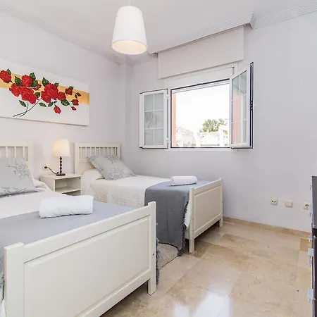 River Garden Spacious Penthouse Apartment *