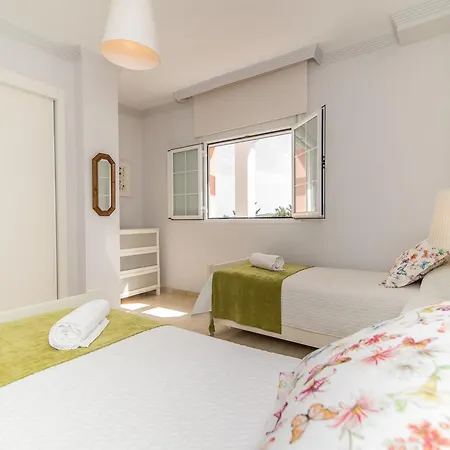 River Garden Spacious Penthouse Apartment