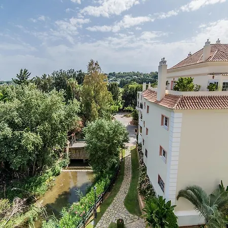 River Garden Spacious Penthouse Apartment